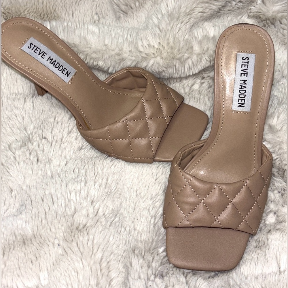 Steve Madden Beige Quilted Heels. NEW!!!